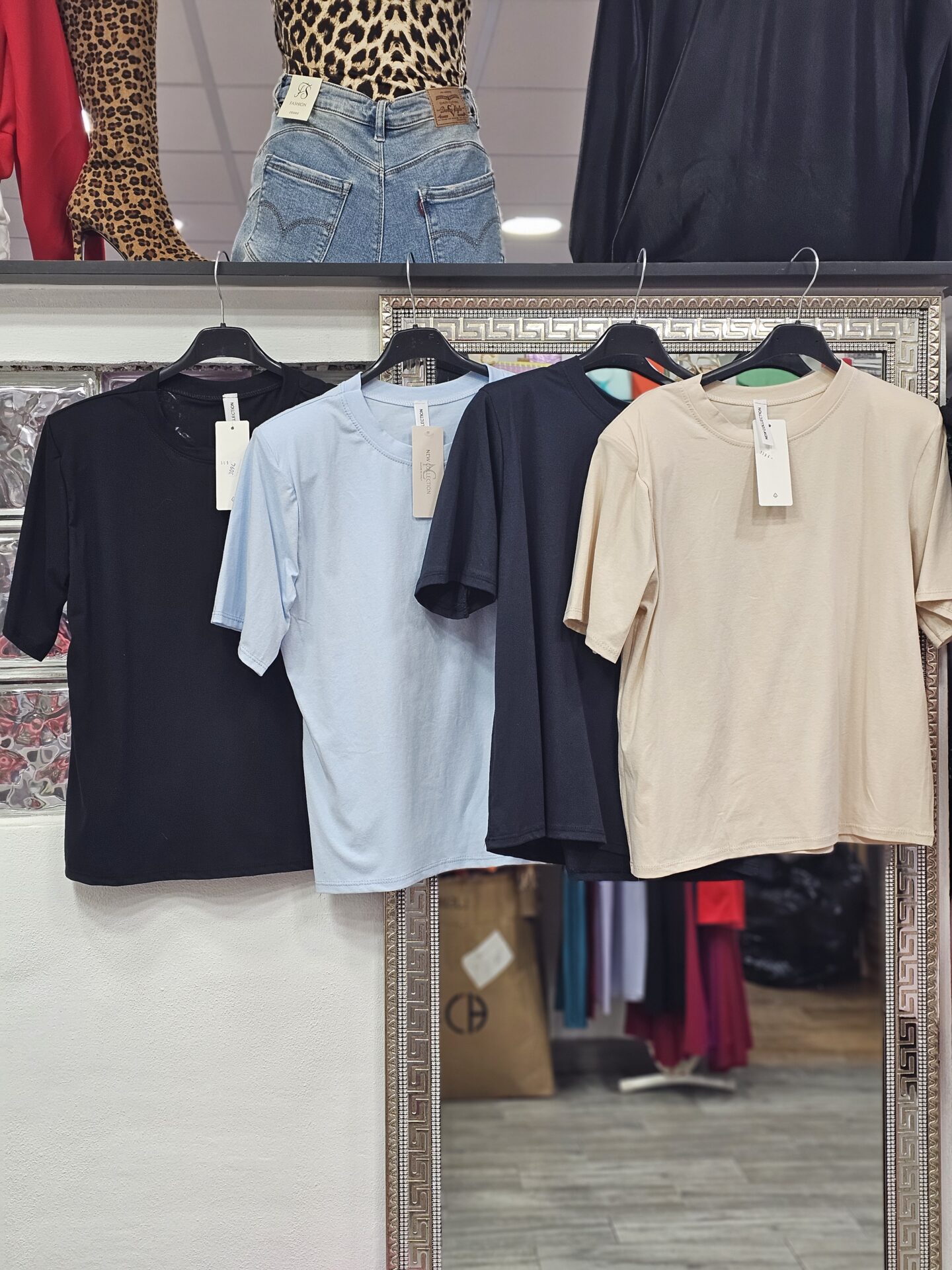 Camiseta Básica Hombreras