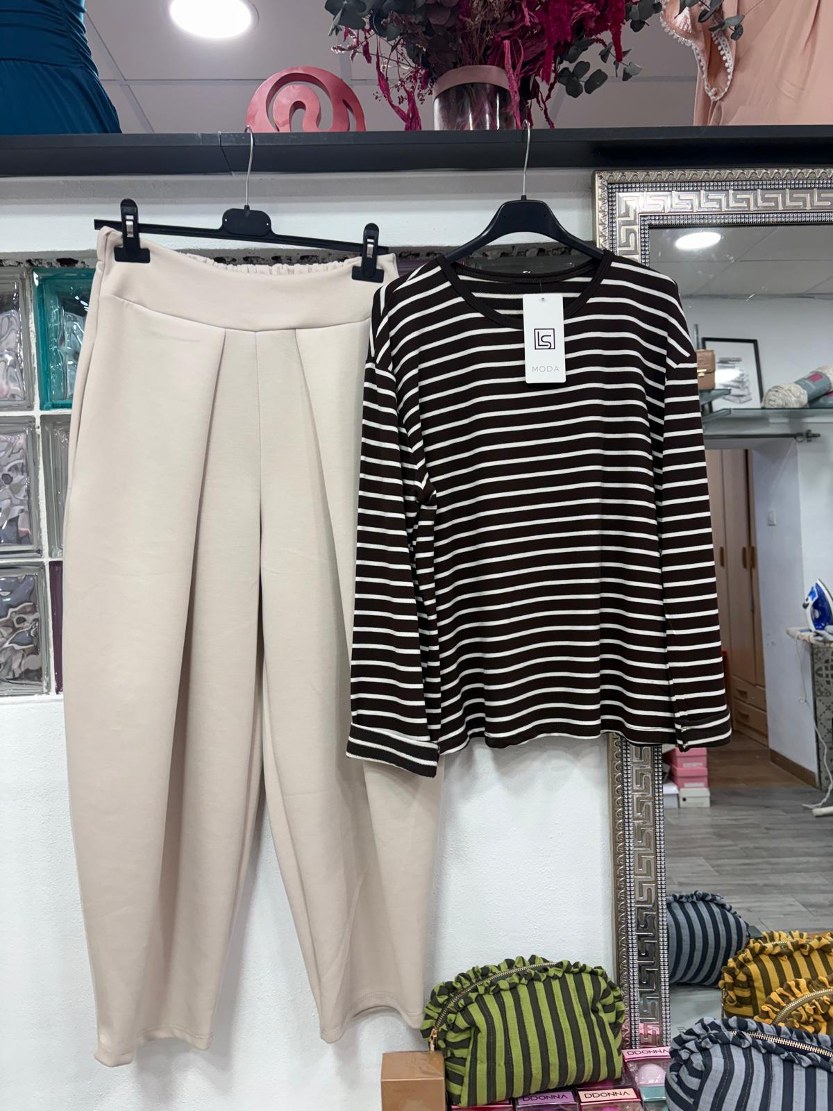 Tienda online ropa mujer en Murcia 2 Conjunto Sport Rayas