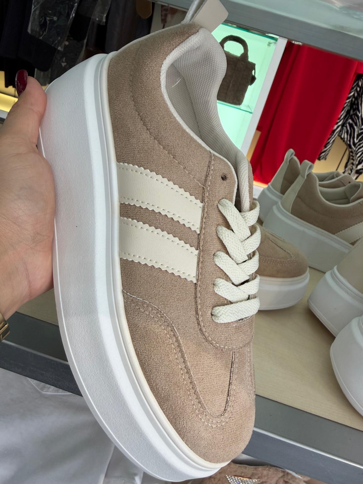 Deportiva Doble Suela Adi
